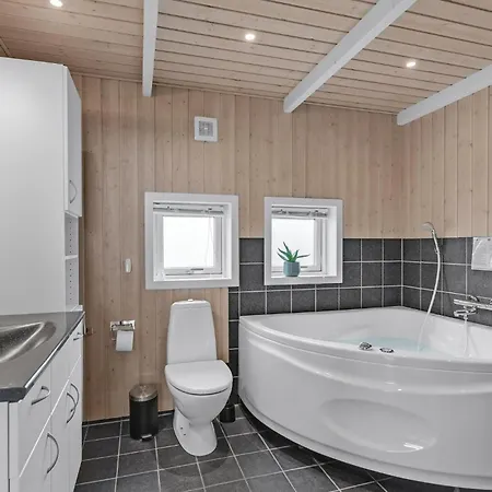 Holiday home 4 Bedroom Lovely In Toftlund *